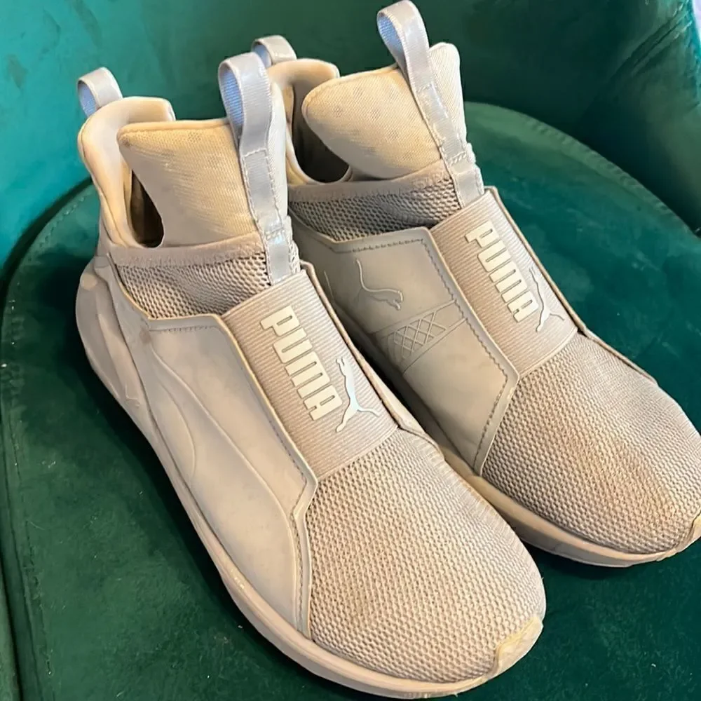 Excellent Condition Gray Puma Sneaker Size 7.5 Womens Shoe Fenty Womens Trainer